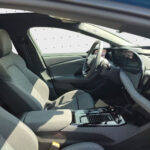 Skærm og rat fra venstre